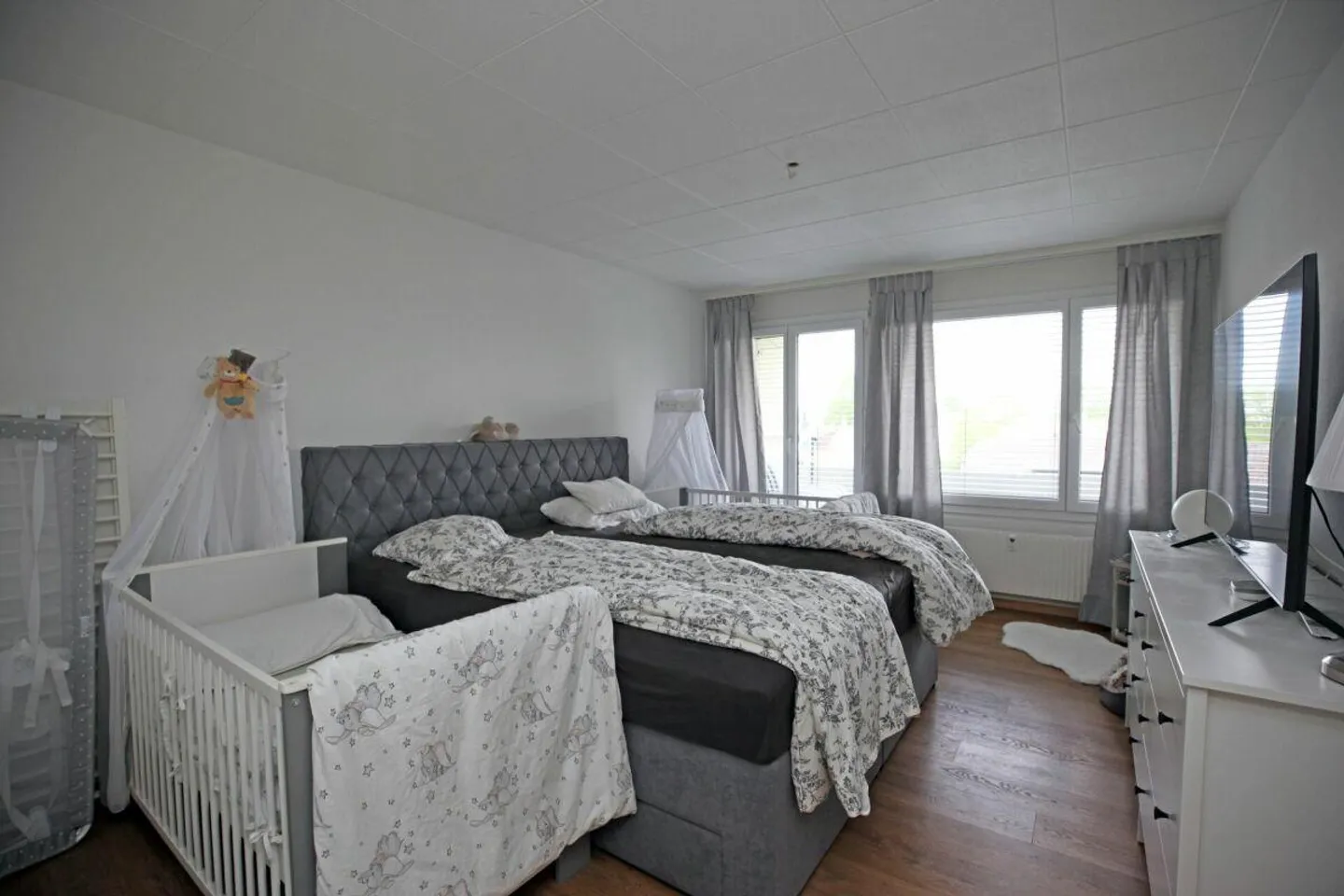 Spacious and bright 4.5-room apartment in Schönbühl - Photo 3 of 10