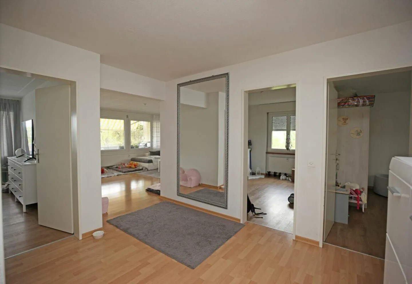 Spacious and bright 4.5-room apartment in Schönbühl - Photo 2 of 10