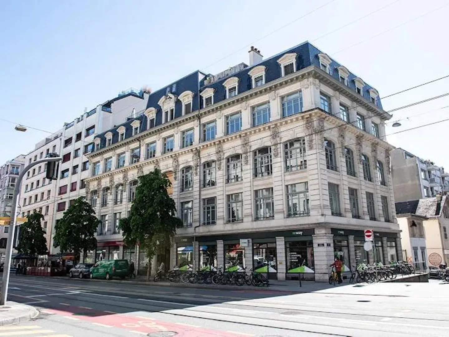 Posizione premium: Arcade commerciale eccezionale in affitto - Foto 1 di 2