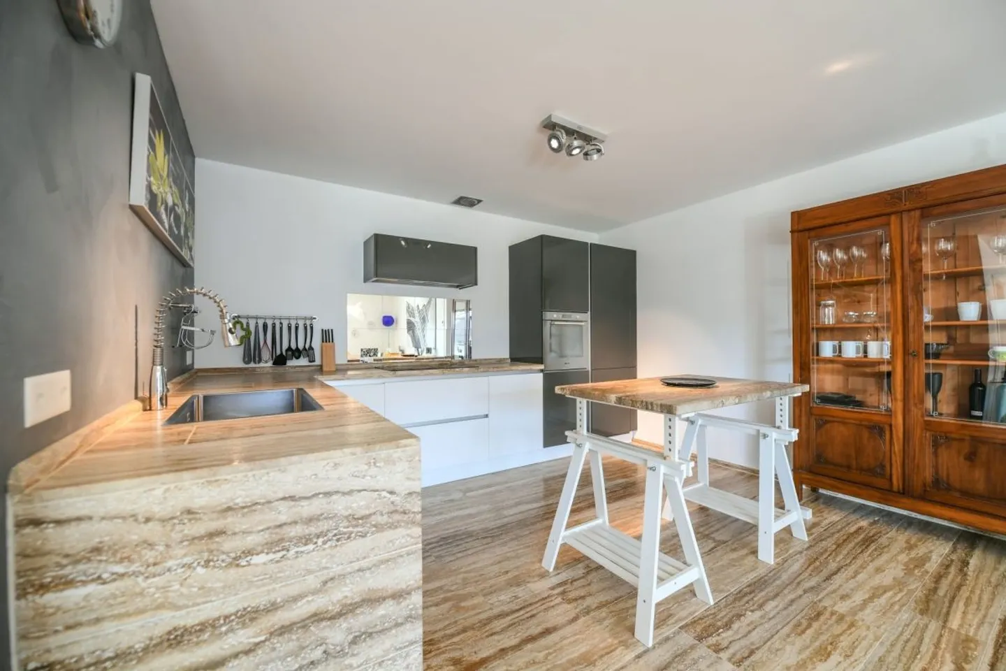Belle appartement de 3,5 pièces avec vue partielle sur le lac - Photo 2 sur 8