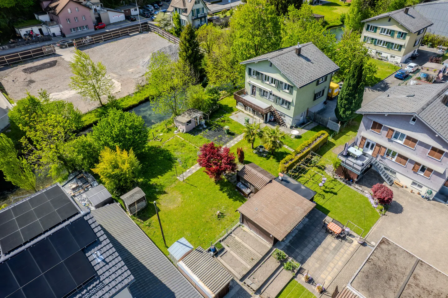 Maison individuelle indépendante avec potentiel d'aménagement dans un emplacement idyllique directement au bord de l'eau - Photo 15 sur 18