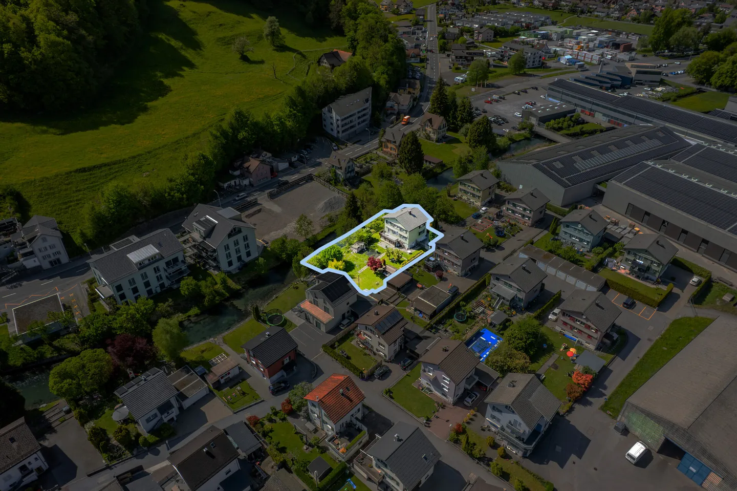 Maison individuelle indépendante avec potentiel d'aménagement dans un emplacement idyllique directement au bord de l'eau - Photo 18 sur 18