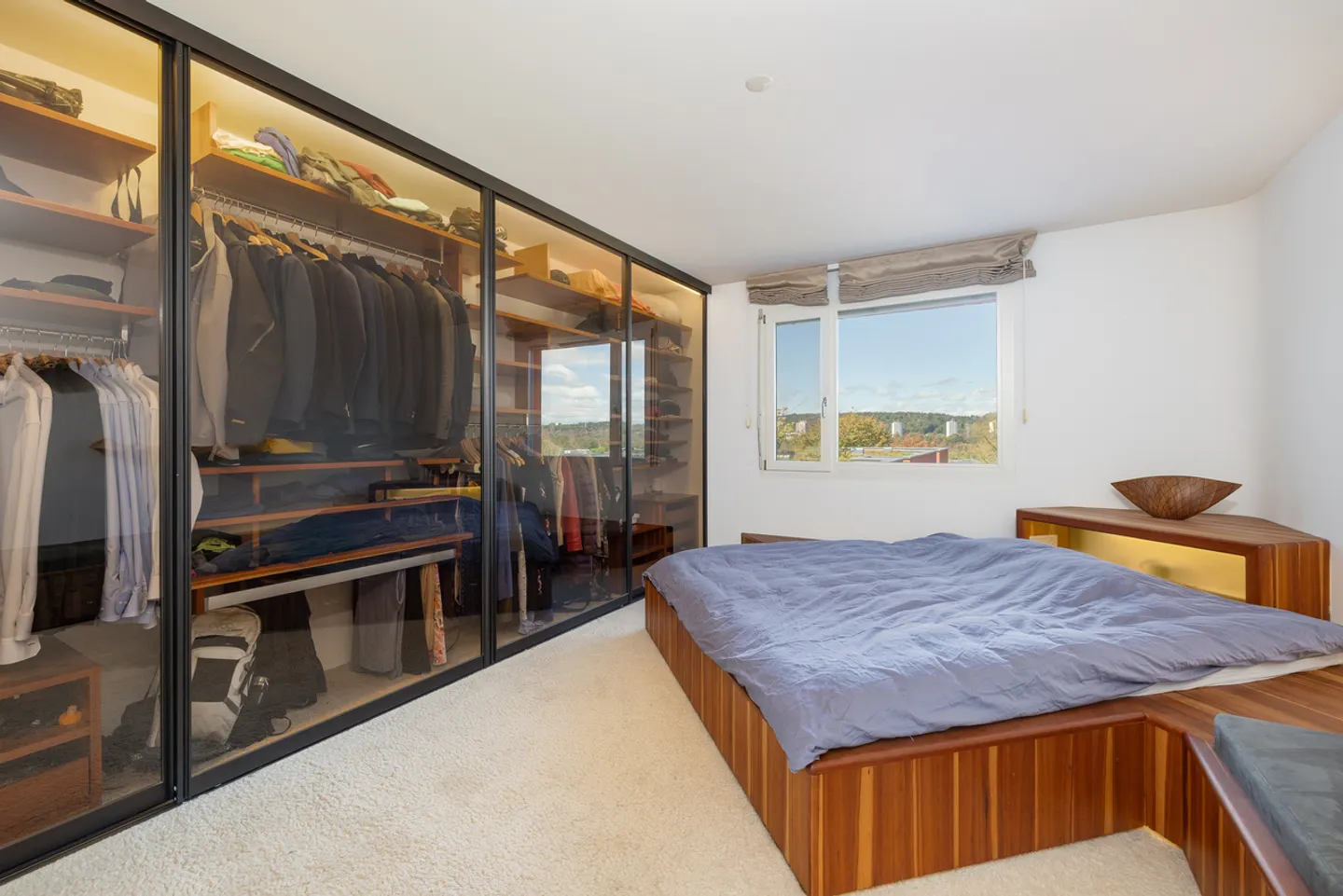 Spacious Attic Apartment - Photo 4 of 13