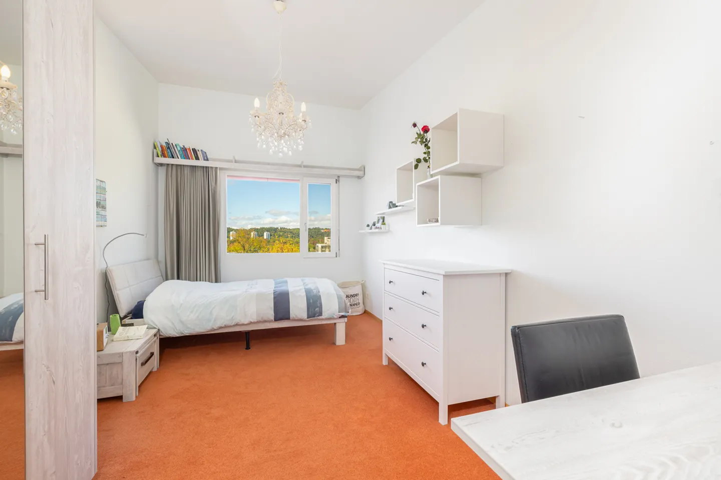 Spacious Attic Apartment - Photo 3 of 13