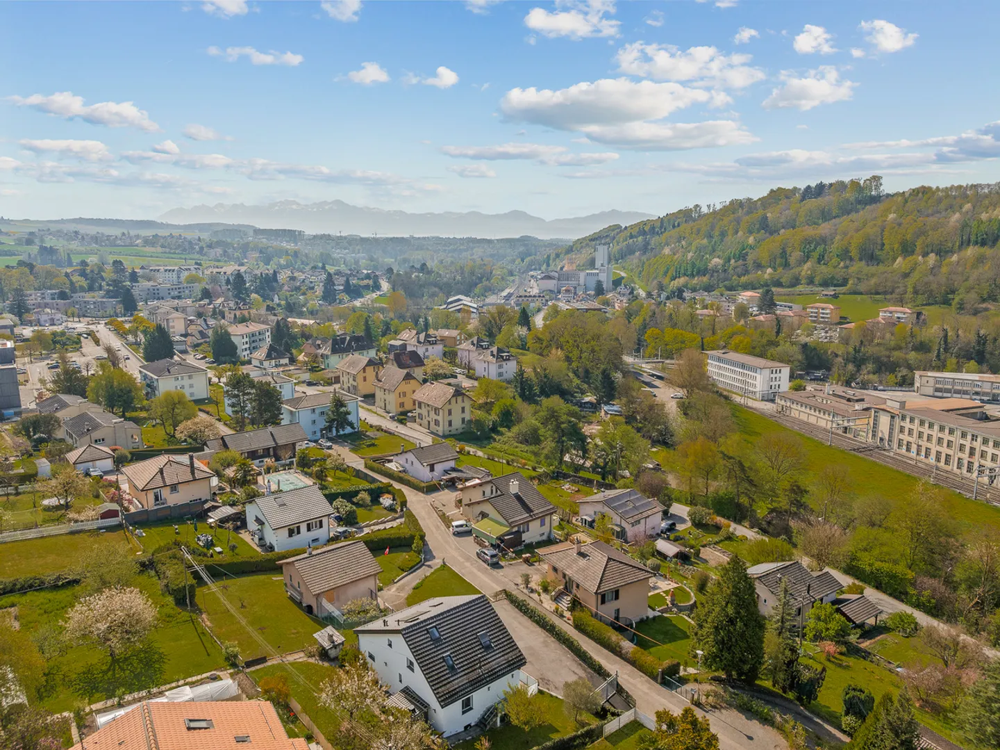 Magnificent detached house in a quiet residential area - Photo 2 of 18