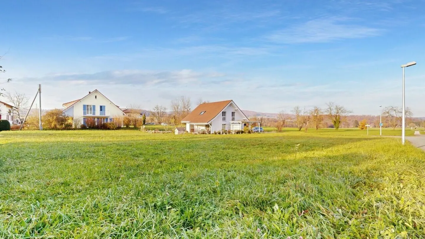 Terreno edificabile generoso - situato in una zona tranquilla senza traffico di transito - Foto 7 di 9