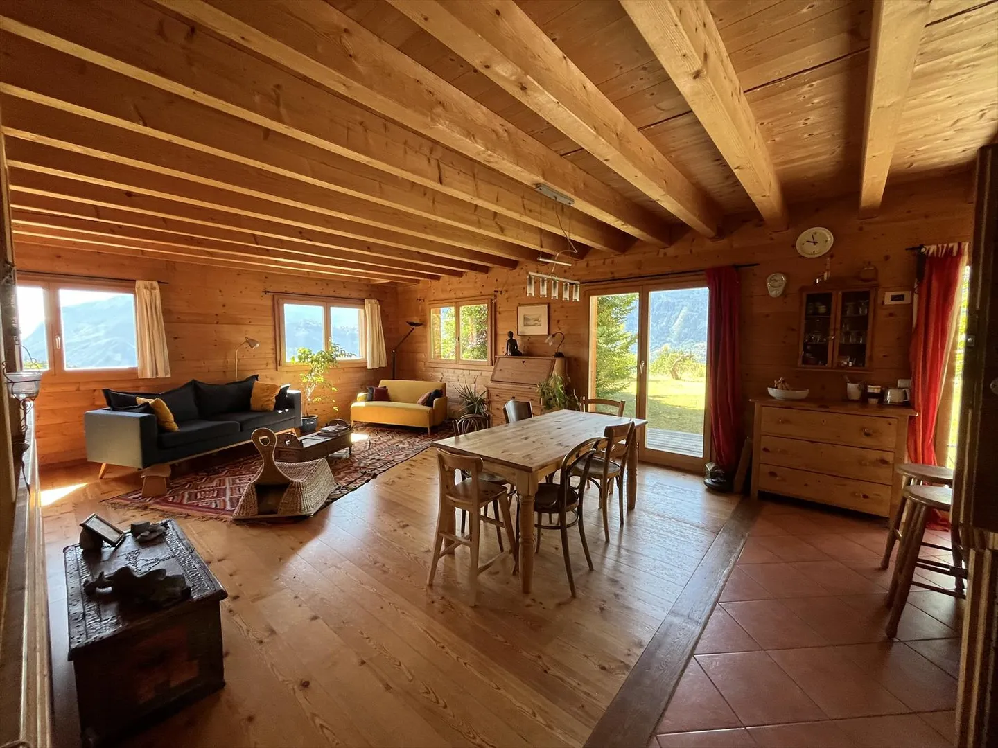 Superbe chalet de 5.5 pièces avec vue panoramique sur les Alpes - Photo 2 sur 12