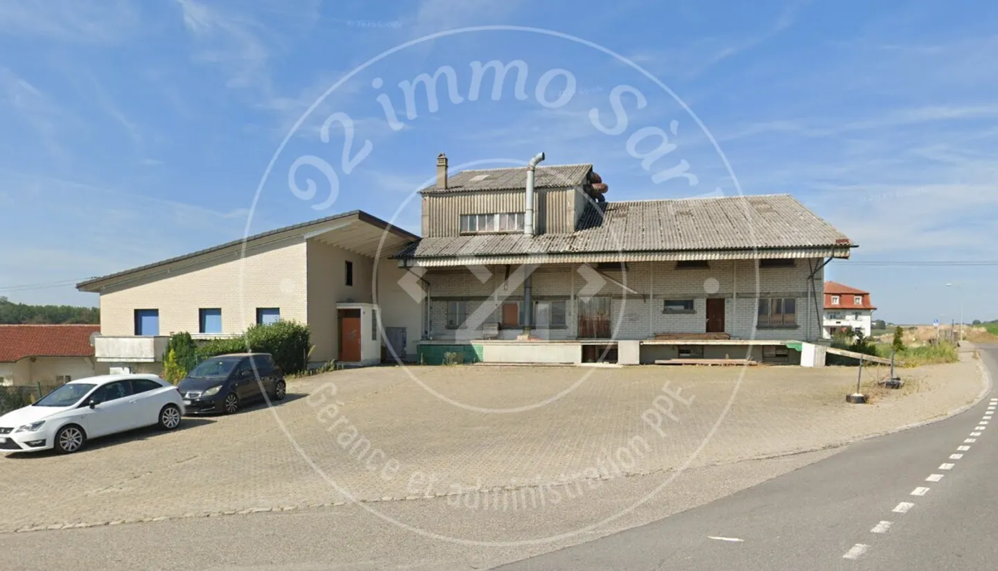 Place de parc extérieur - Photo 2 sur 2