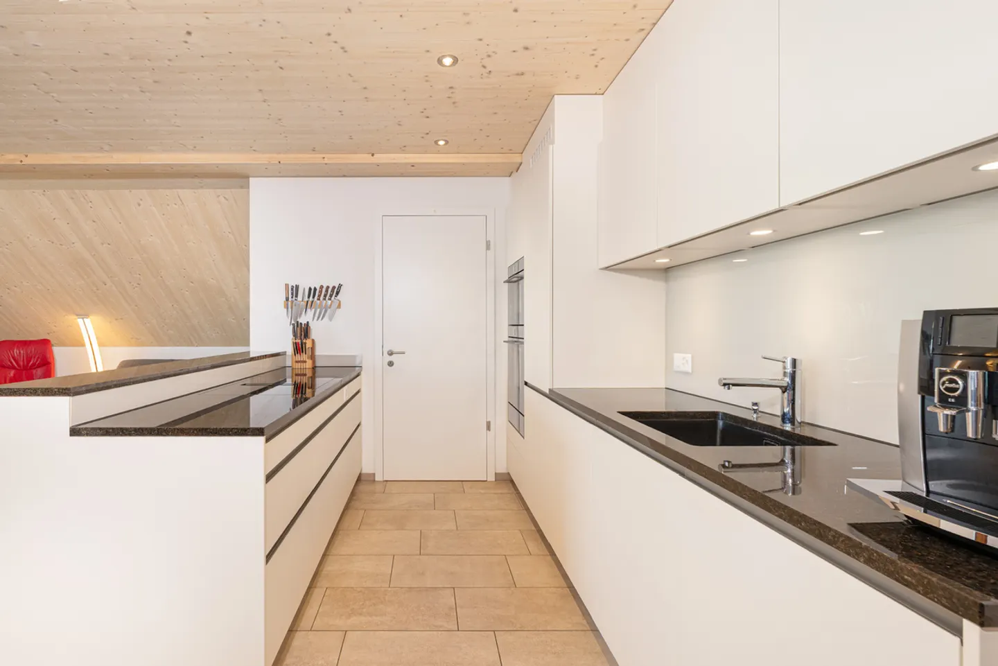 Stylish Maisonette Apartment - Photo 7 of 13