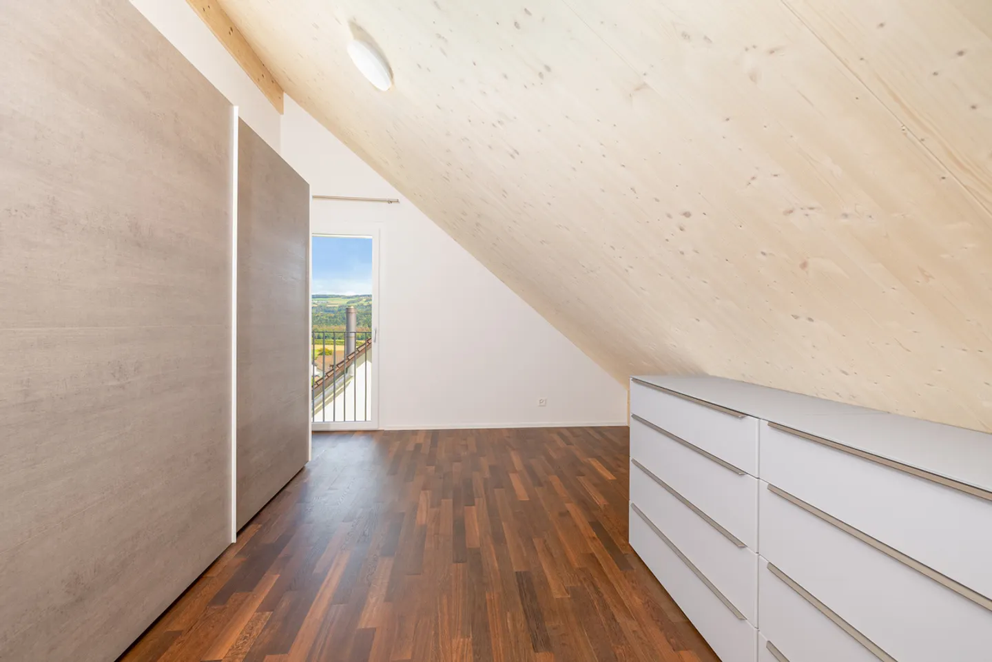 Stylish Maisonette Apartment - Photo 12 of 13