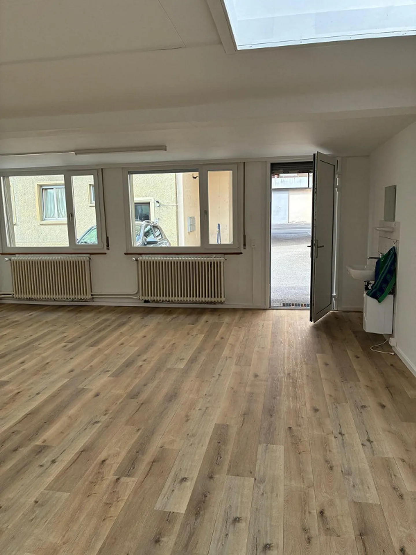 Commercial space plus practical outdoor area - Photo 2 of 5