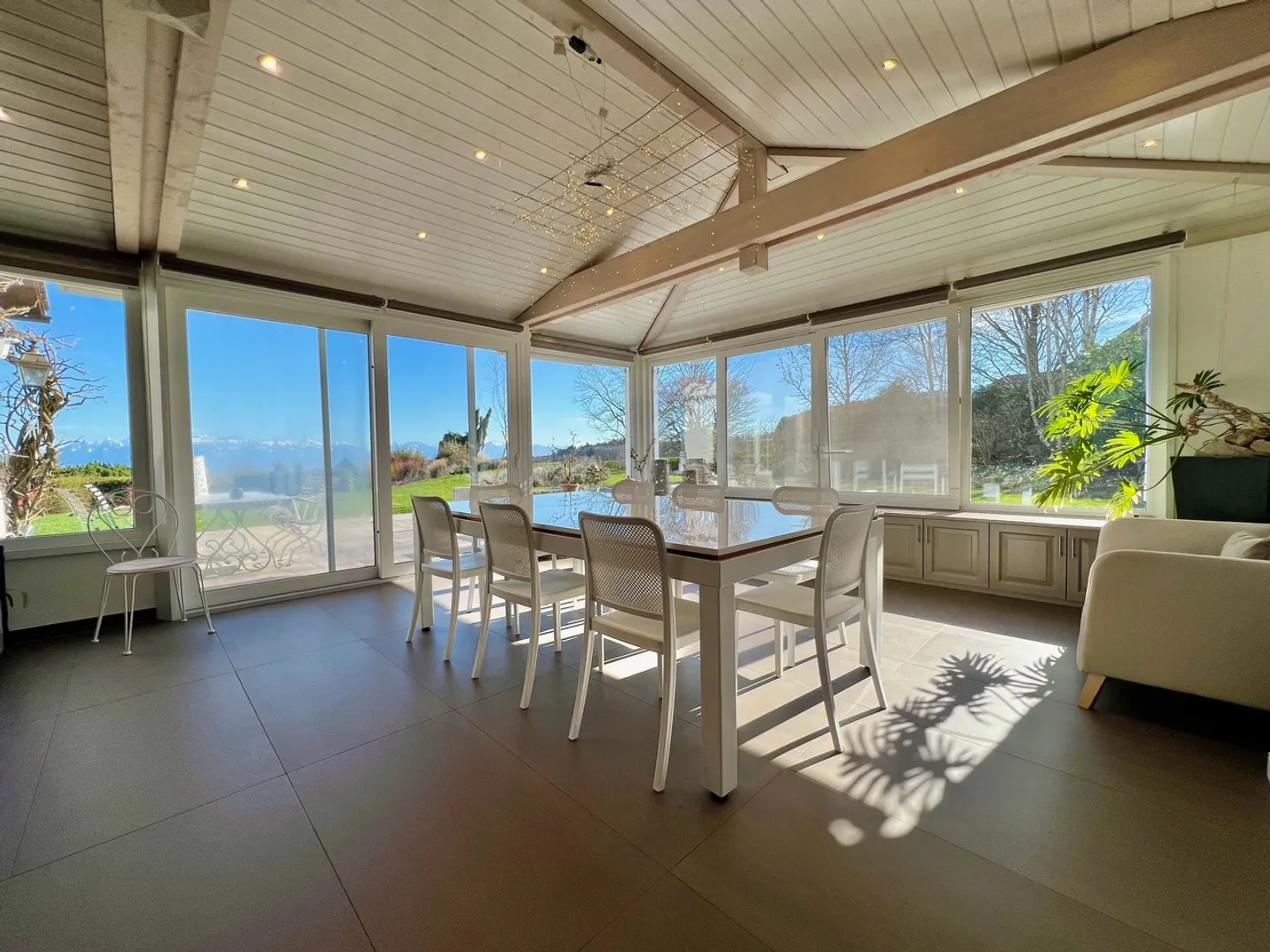 Charming property, grand panorama, absolute elegance on 420 m2 - Photo 4 of 13