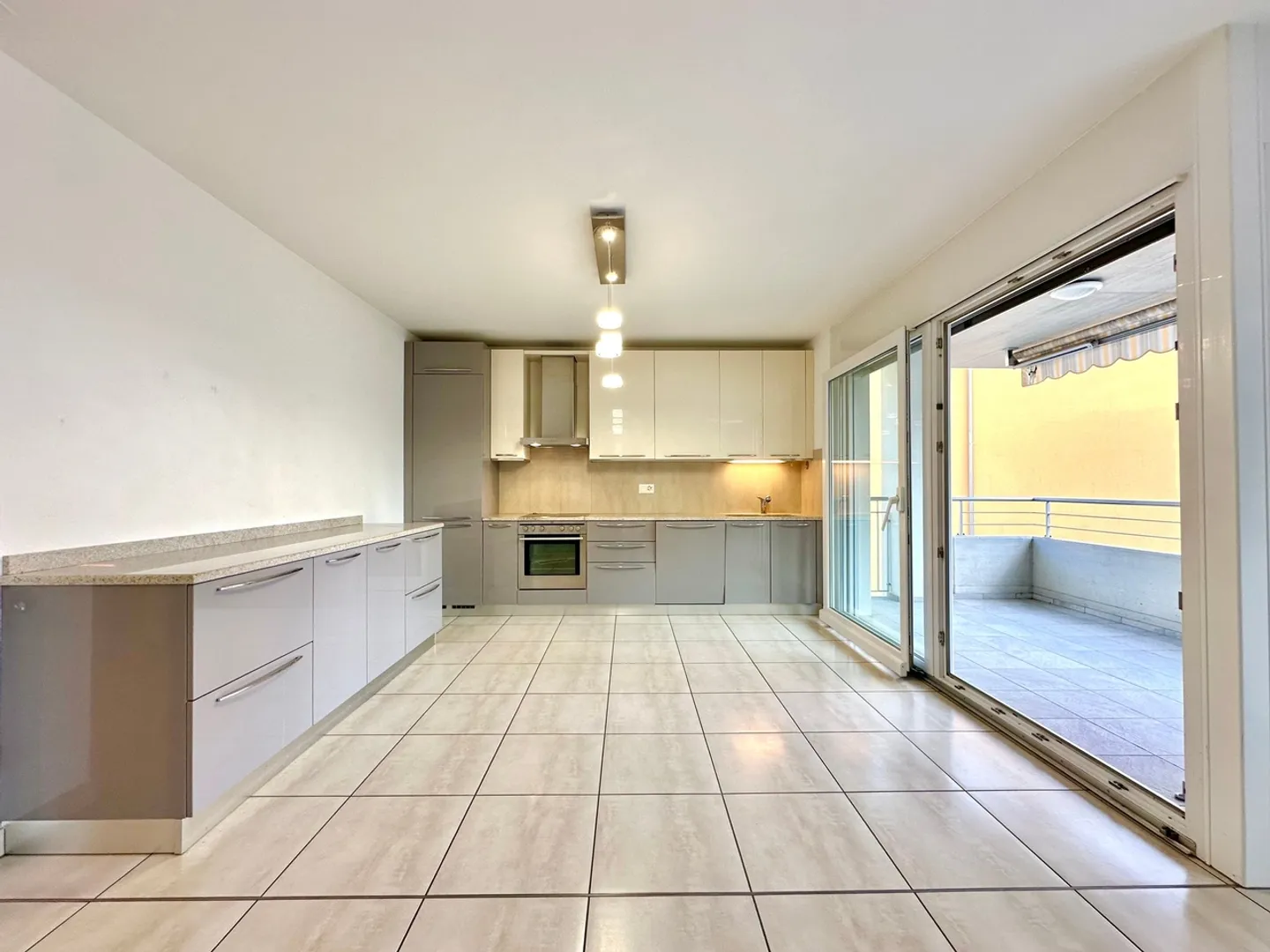 Appartement élégant de 4,5 pièces avec équipements modernes à Castel San Pietro - Photo 2 sur 11