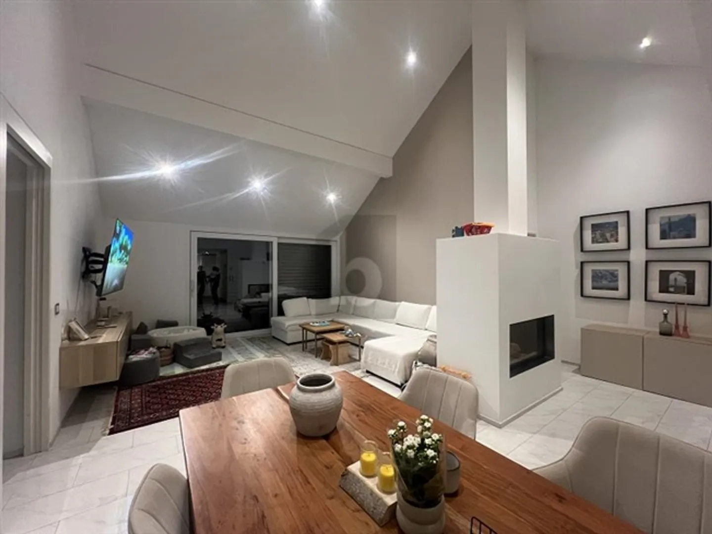 LUXURIOUS, MODERN AND EXCLUSIVE - Photo 1 of 6