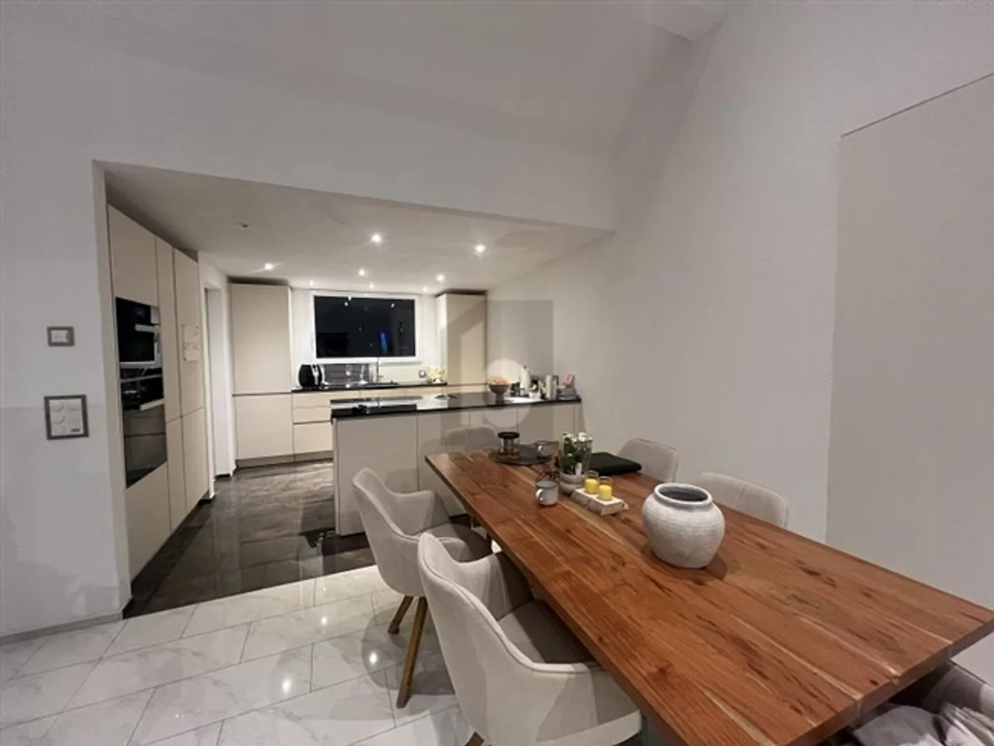 LUXURIOUS, MODERN AND EXCLUSIVE - Photo 2 of 6