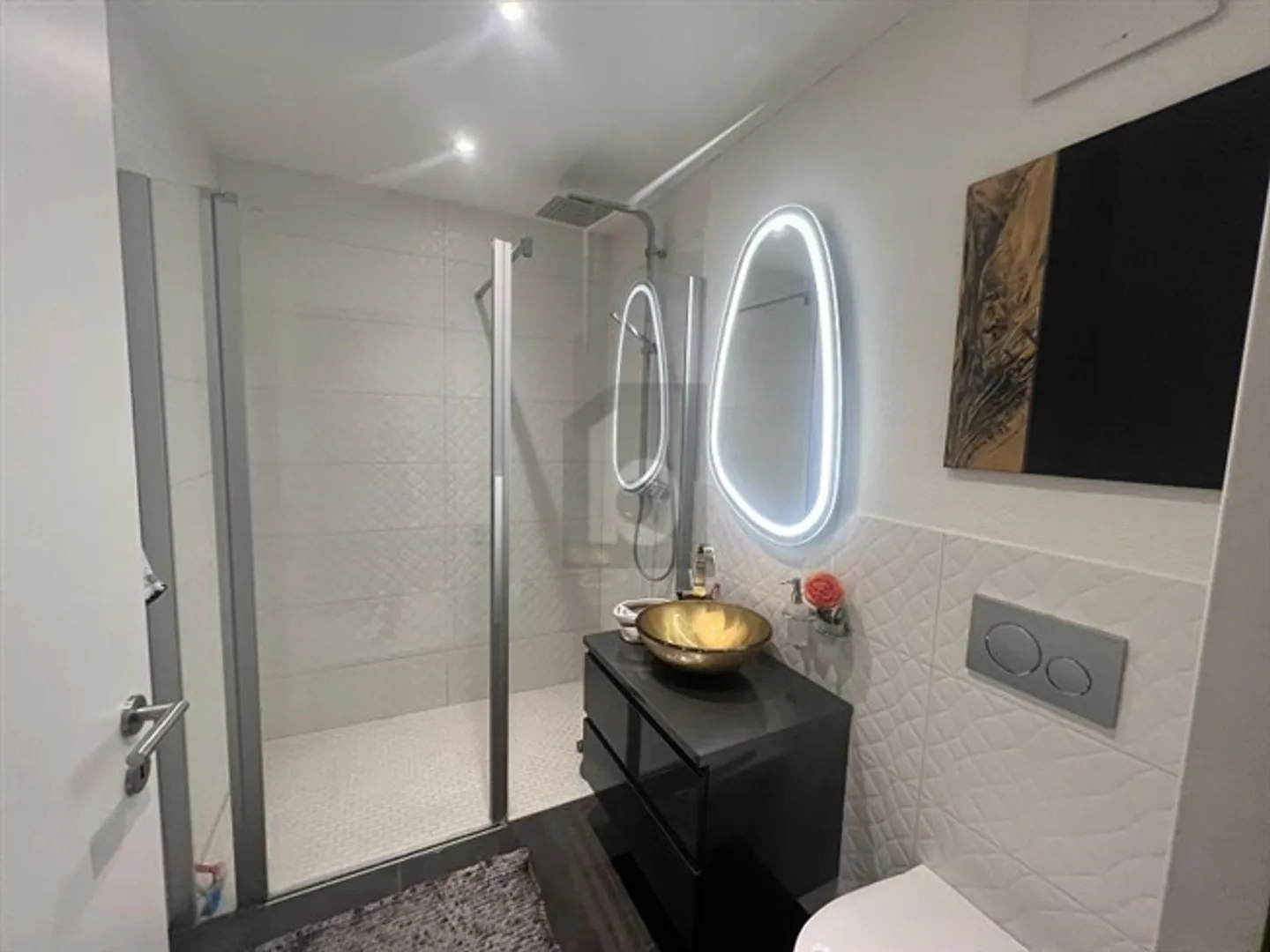 LUXURIOUS, MODERN AND EXCLUSIVE - Photo 5 of 6