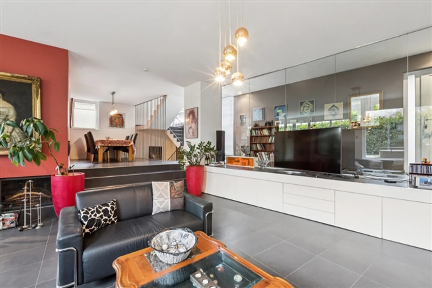 Beautiful detached house with large garden and jacuzzi - Photo 4 of 13