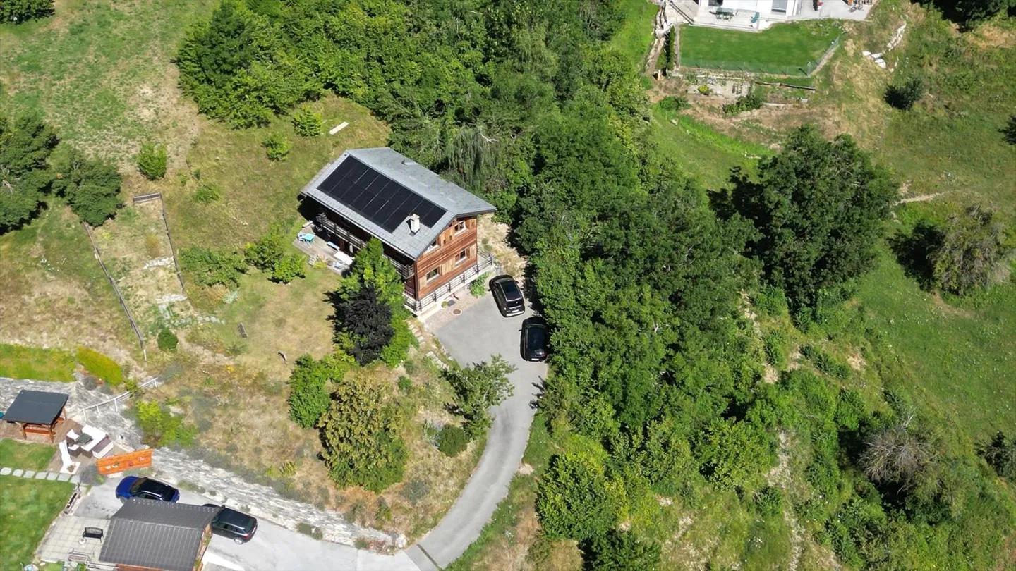 Superbe chalet de 5.5 pièces avec vue panoramique sur les Alpes - Photo 10 sur 12