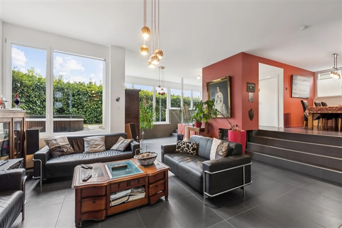 Beautiful detached house with large garden and jacuzzi - Photo 2 of 13