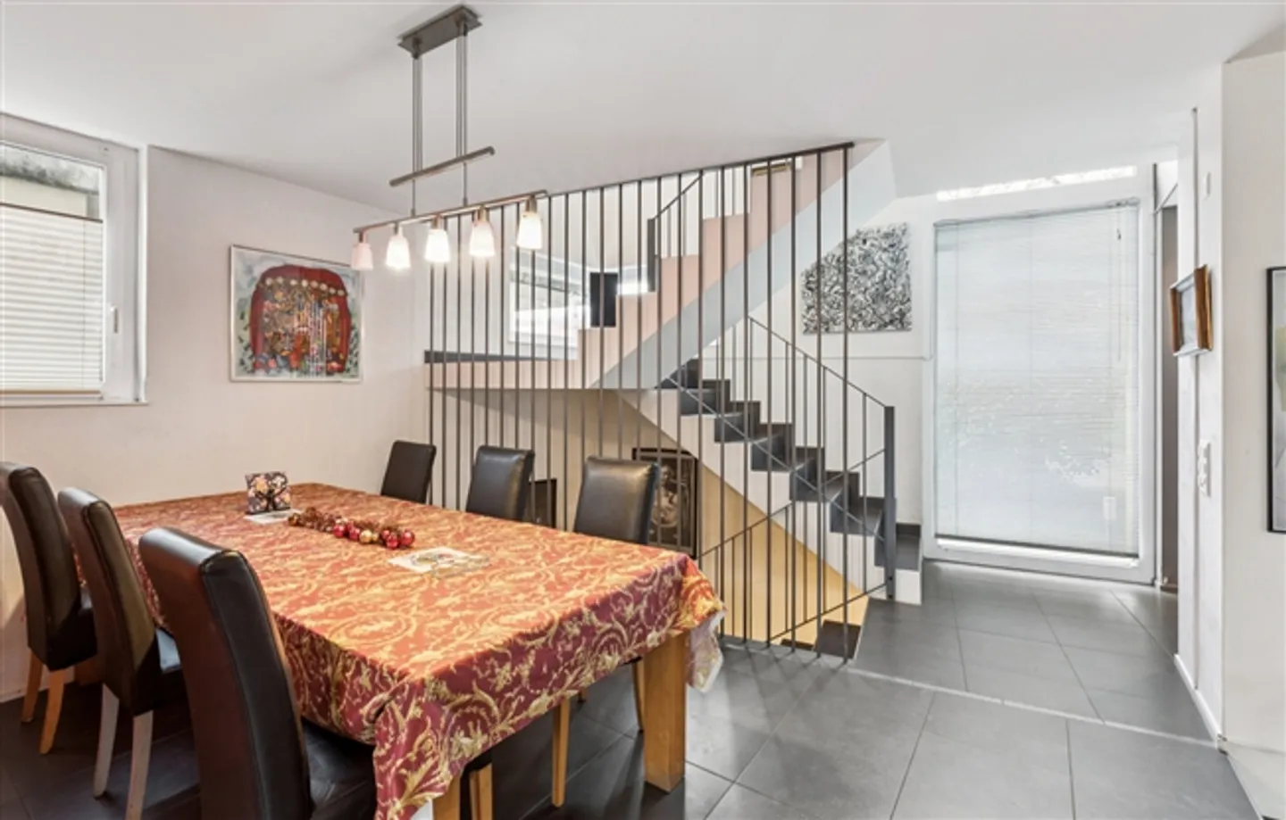 Beautiful detached house with large garden and jacuzzi - Photo 6 of 13