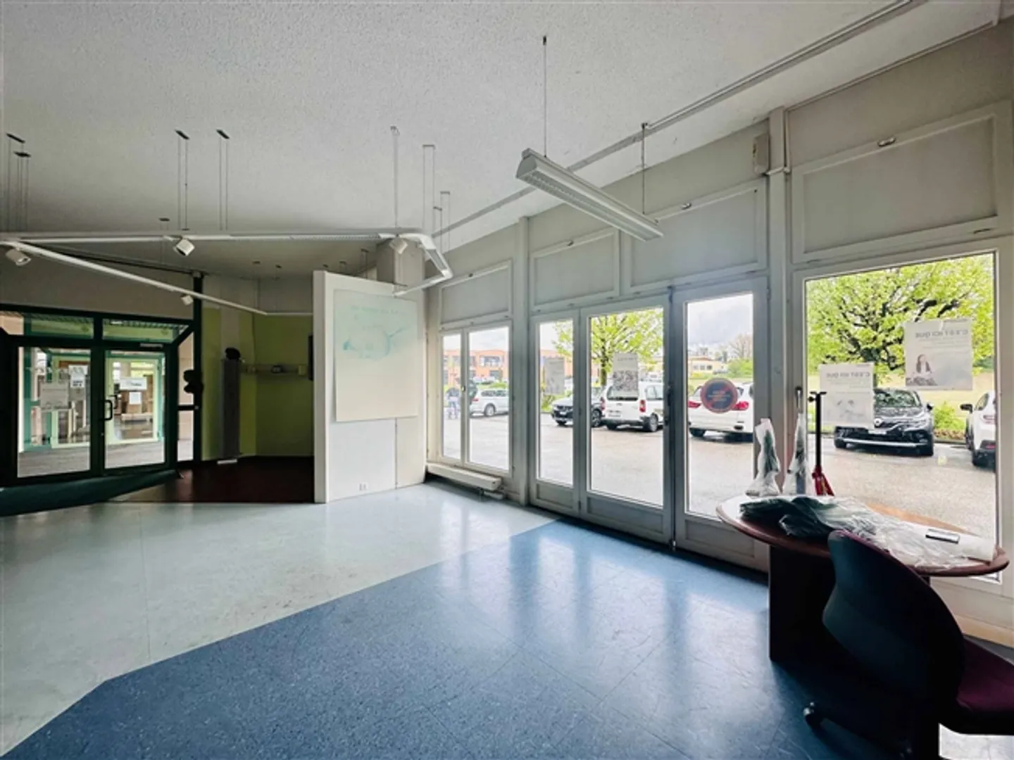 INDUSTRIA, UFFICI - 700 m2 - Bussigny-près-Lausanne - Foto 2 di 5