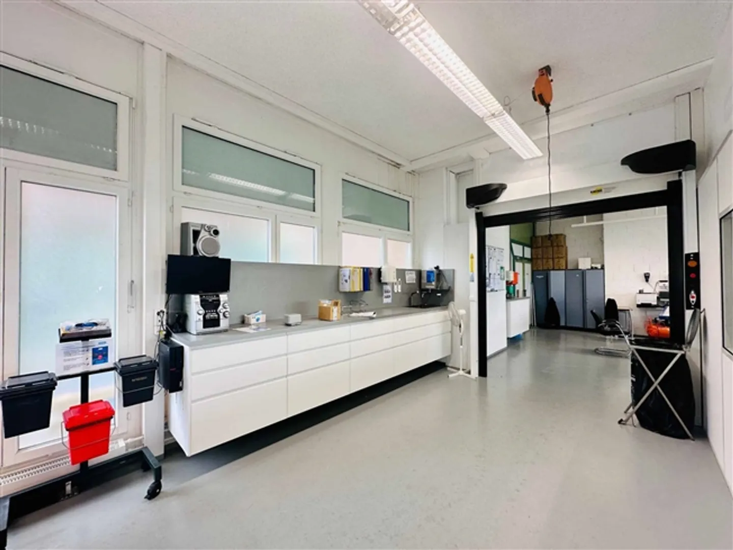 INDUSTRIA, UFFICI - 700 m2 - Bussigny-près-Lausanne - Foto 4 di 5