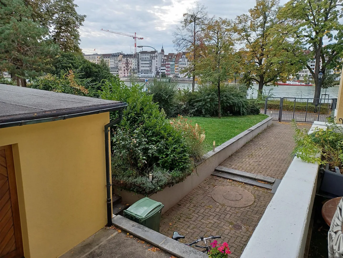 Appartamento monolocale a Kleinbasel, direttamente sul Reno, 1° piano, balcone, ascensore - Foto 1 di 4