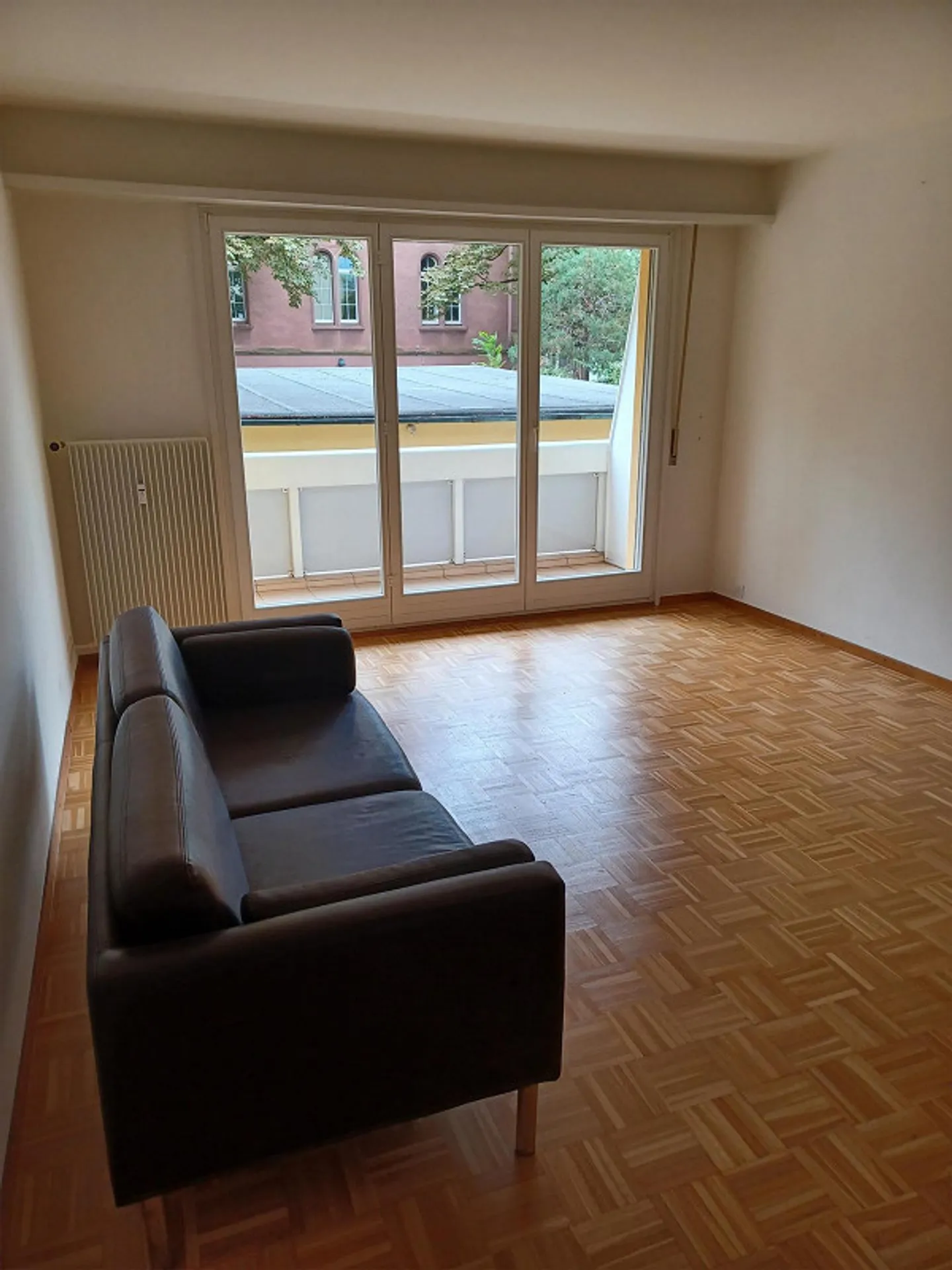 Appartamento monolocale a Kleinbasel, direttamente sul Reno, 1° piano, balcone, ascensore - Foto 2 di 4