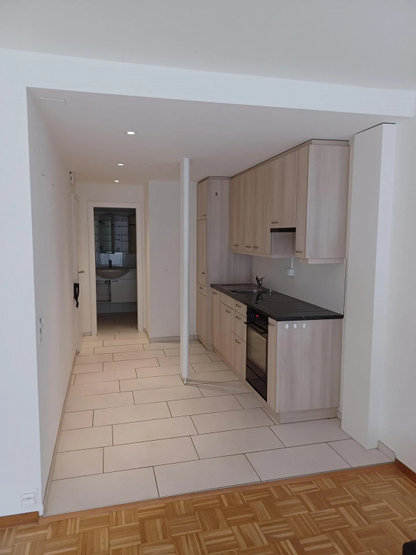 Appartamento monolocale a Kleinbasel, direttamente sul Reno, 1° piano, balcone, ascensore - Foto 3 di 4