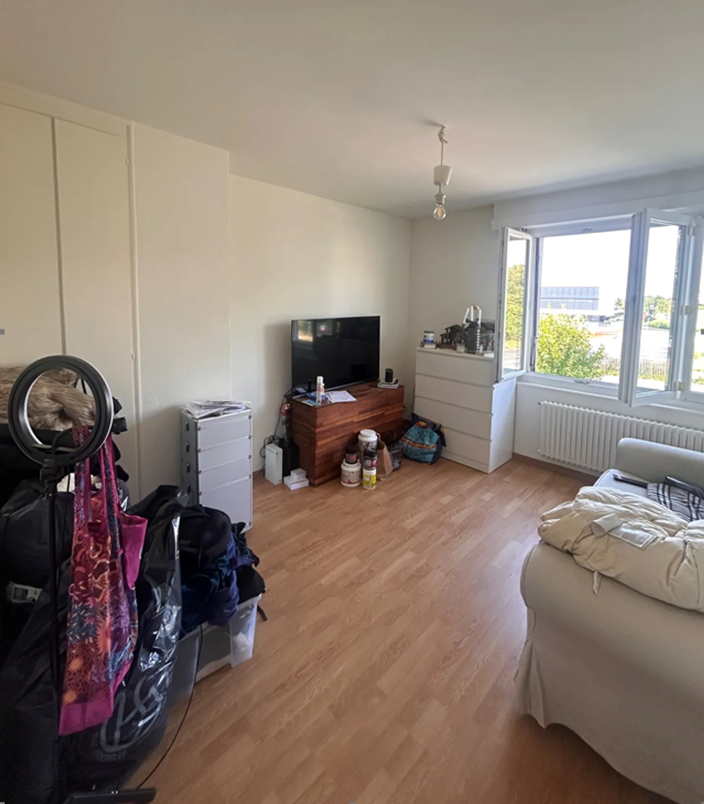 Bright 2.5 rooms on the 1st floor - Photo 3 of 6