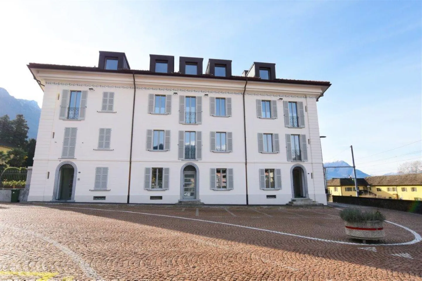 Exclusive 5.5-room penthouse in a historic building - Photo 5 of 6