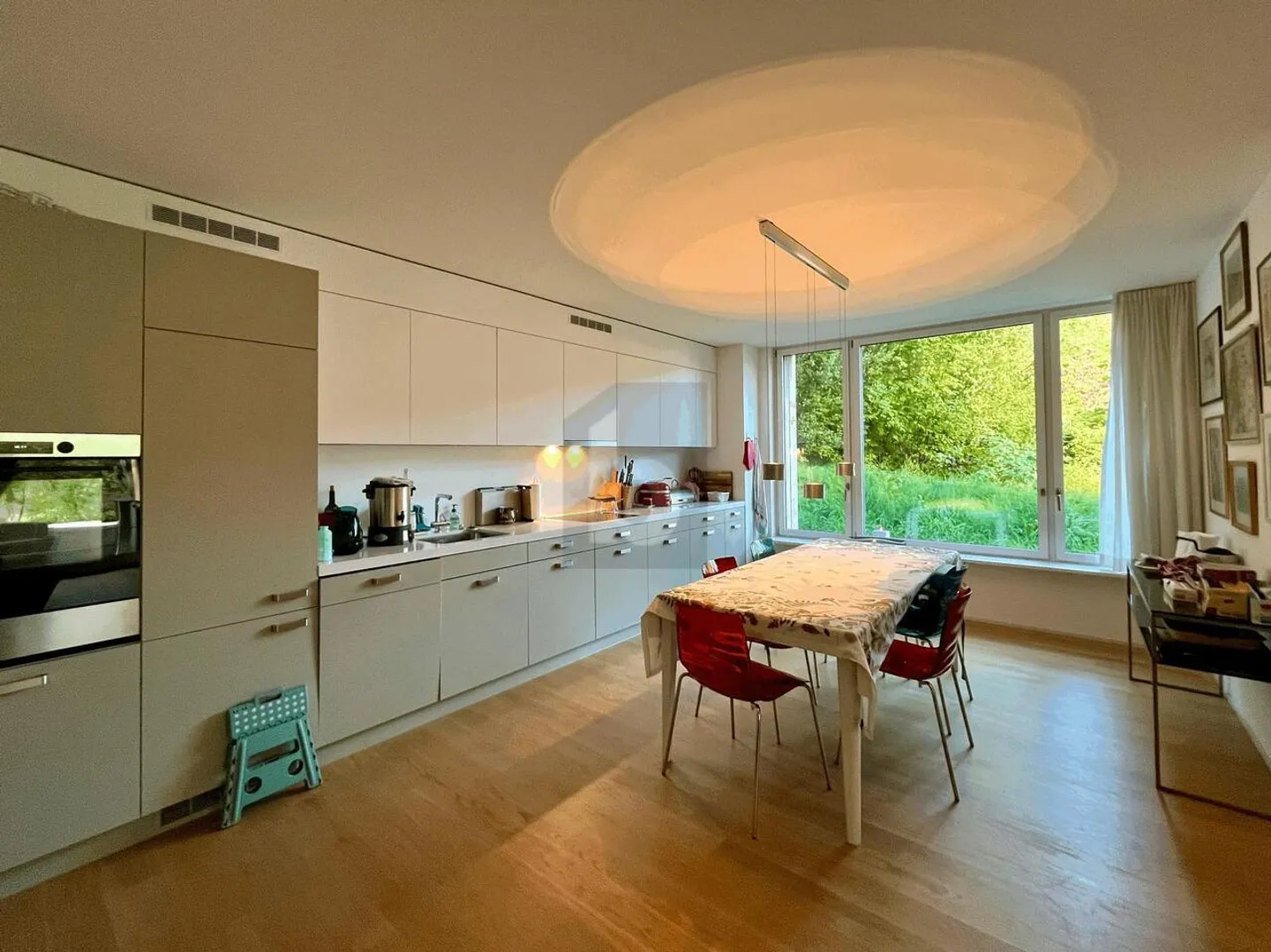 SPACIOUS, CENTRAL AND CLOSE TO NATURE - Photo 3 of 6