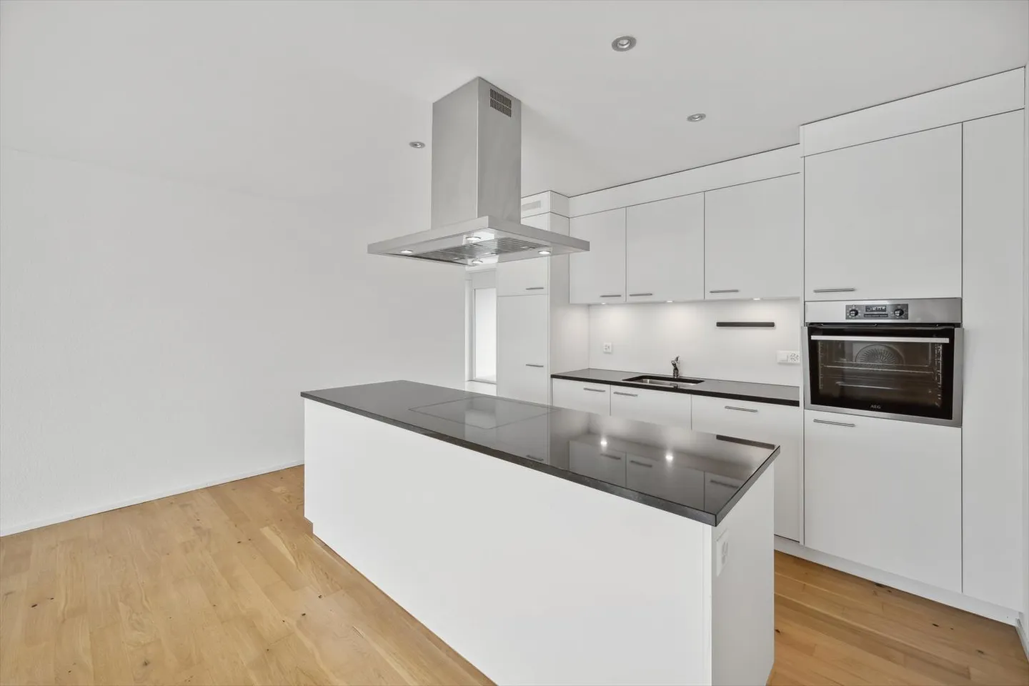 Modern Living with a View – 2.5-Room Apartment in Birsfelden - Photo 3 of 6