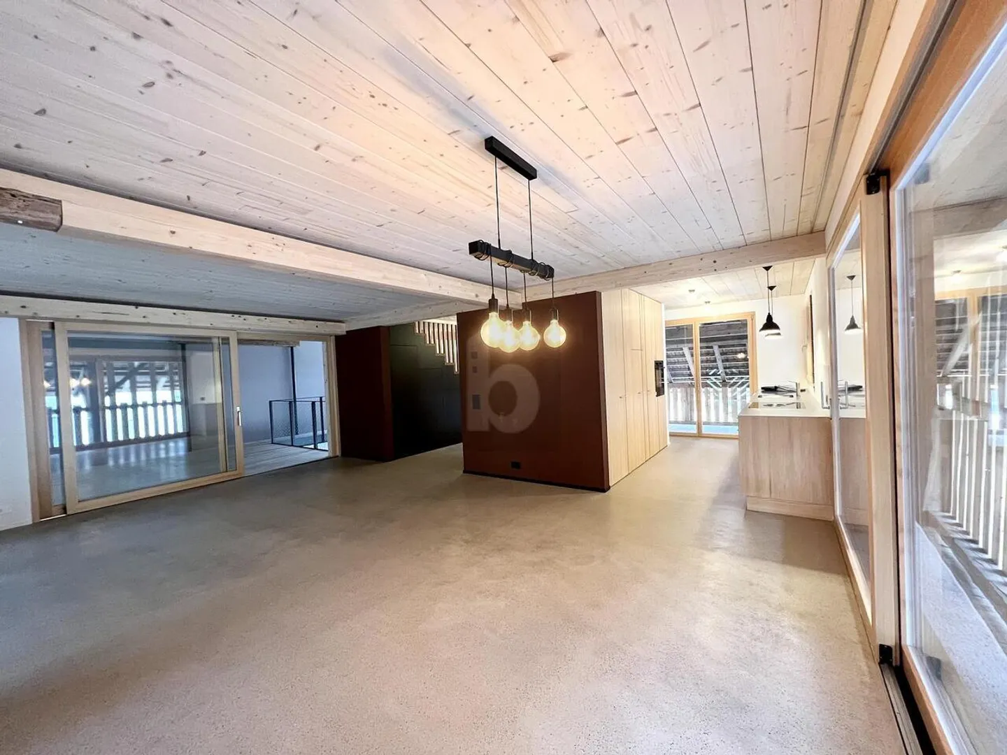 Geräumige Maisonette mit Balkonen - Foto 3 von 6