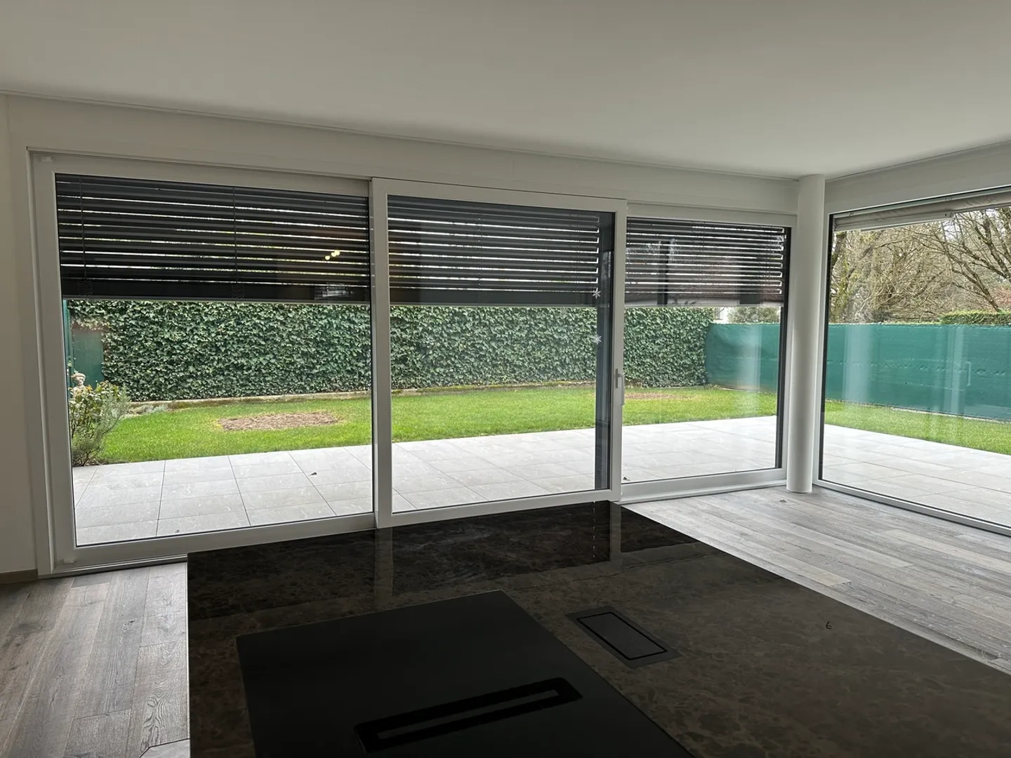 Garden-level apartment in a small condominium - Photo 5 of 10