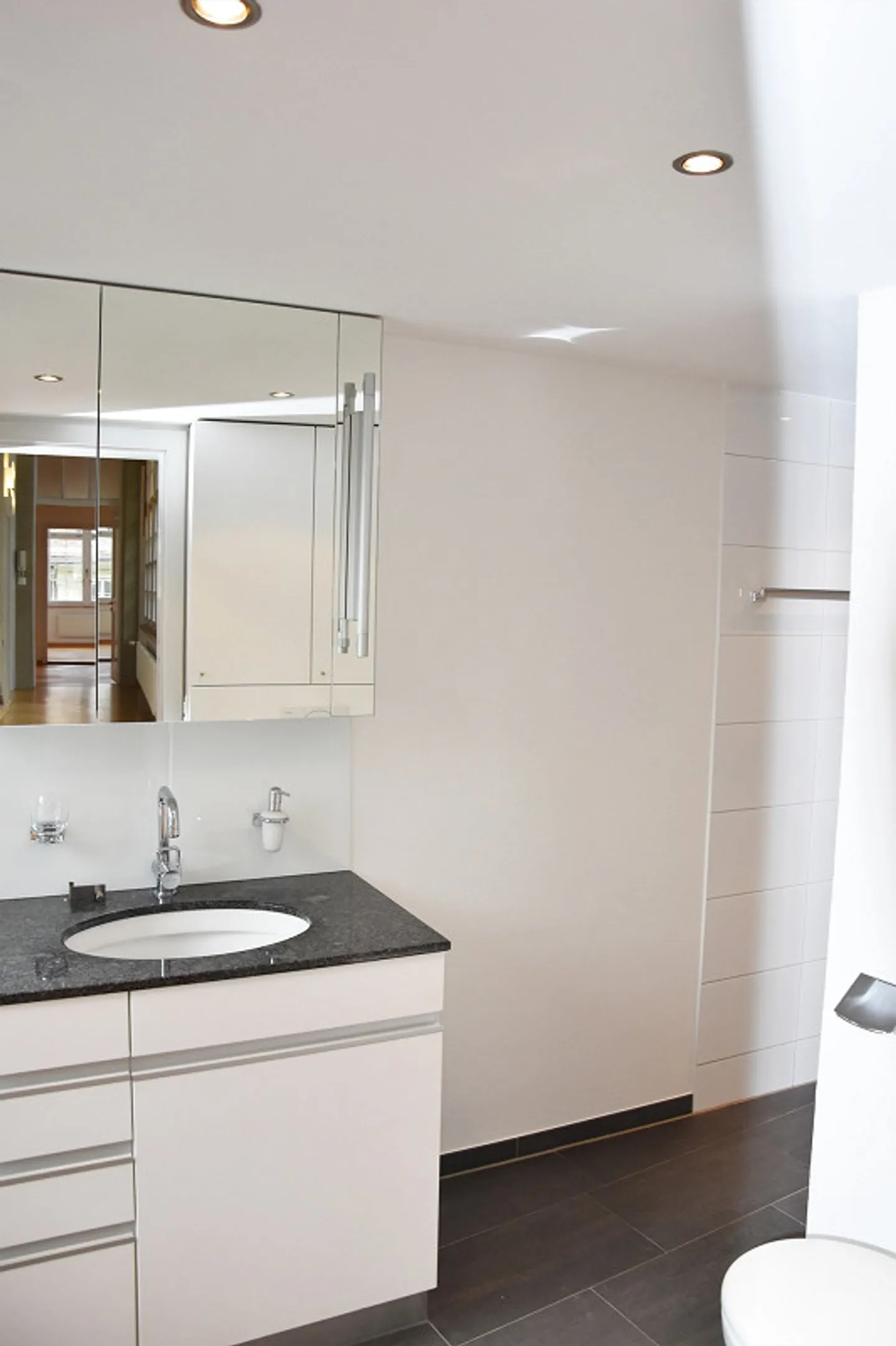 Appartement exclusif de 5 pièces avec terrasse sur le toit dans la vieille ville de Berne - Photo 23 sur 30
