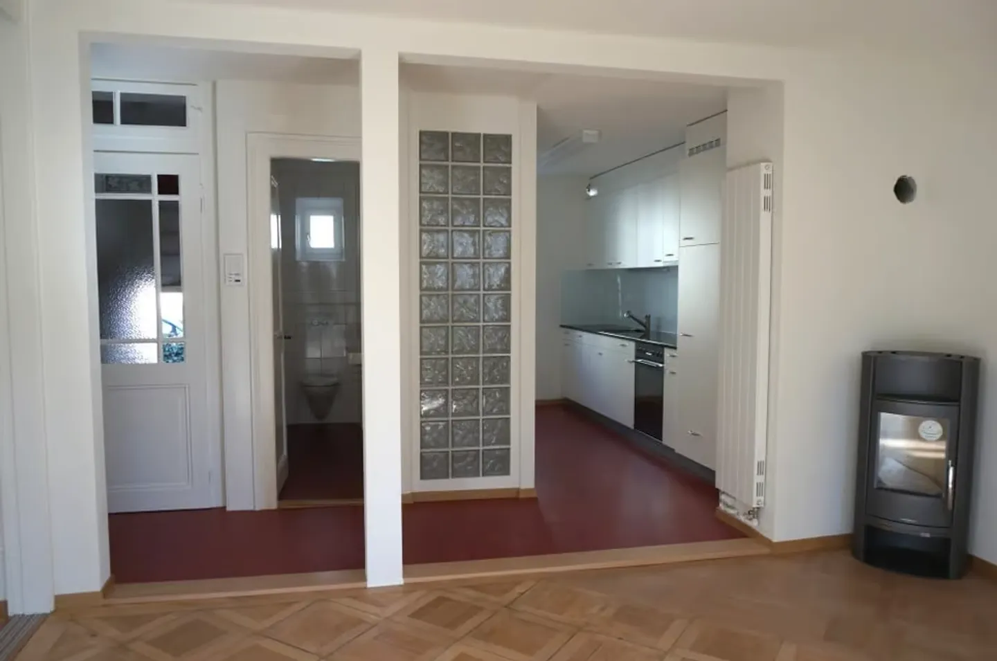 Appartement ancien rénové de 3 pièces avec balcon - Photo 2 sur 13