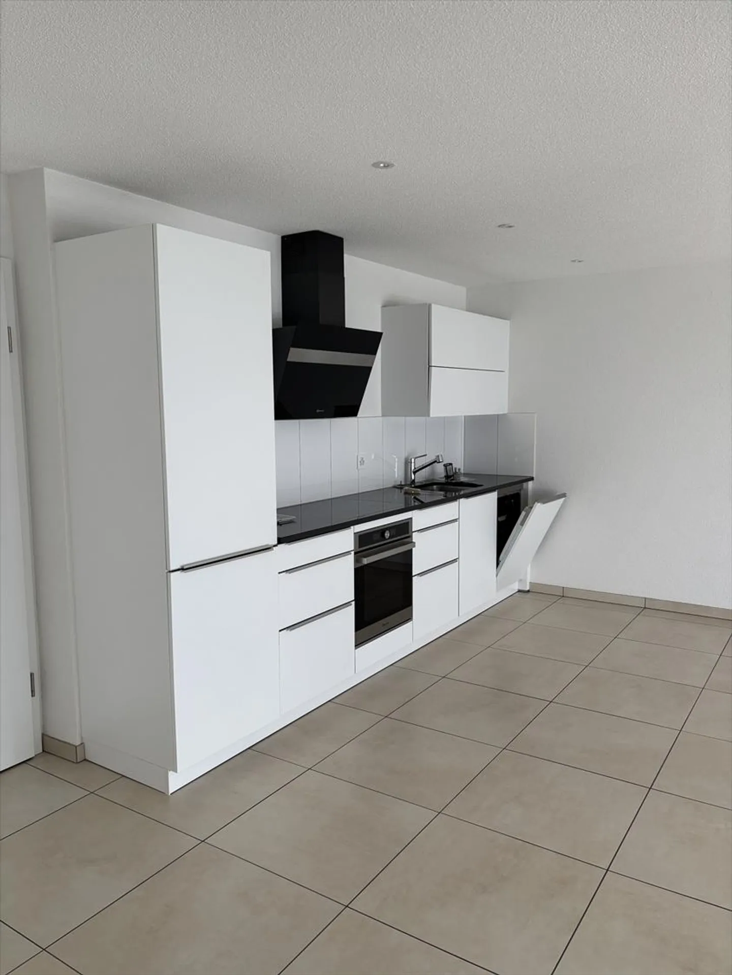 In a recent building - 2.5 room apartment for rent on the 1st floor - Photo 2 of 11