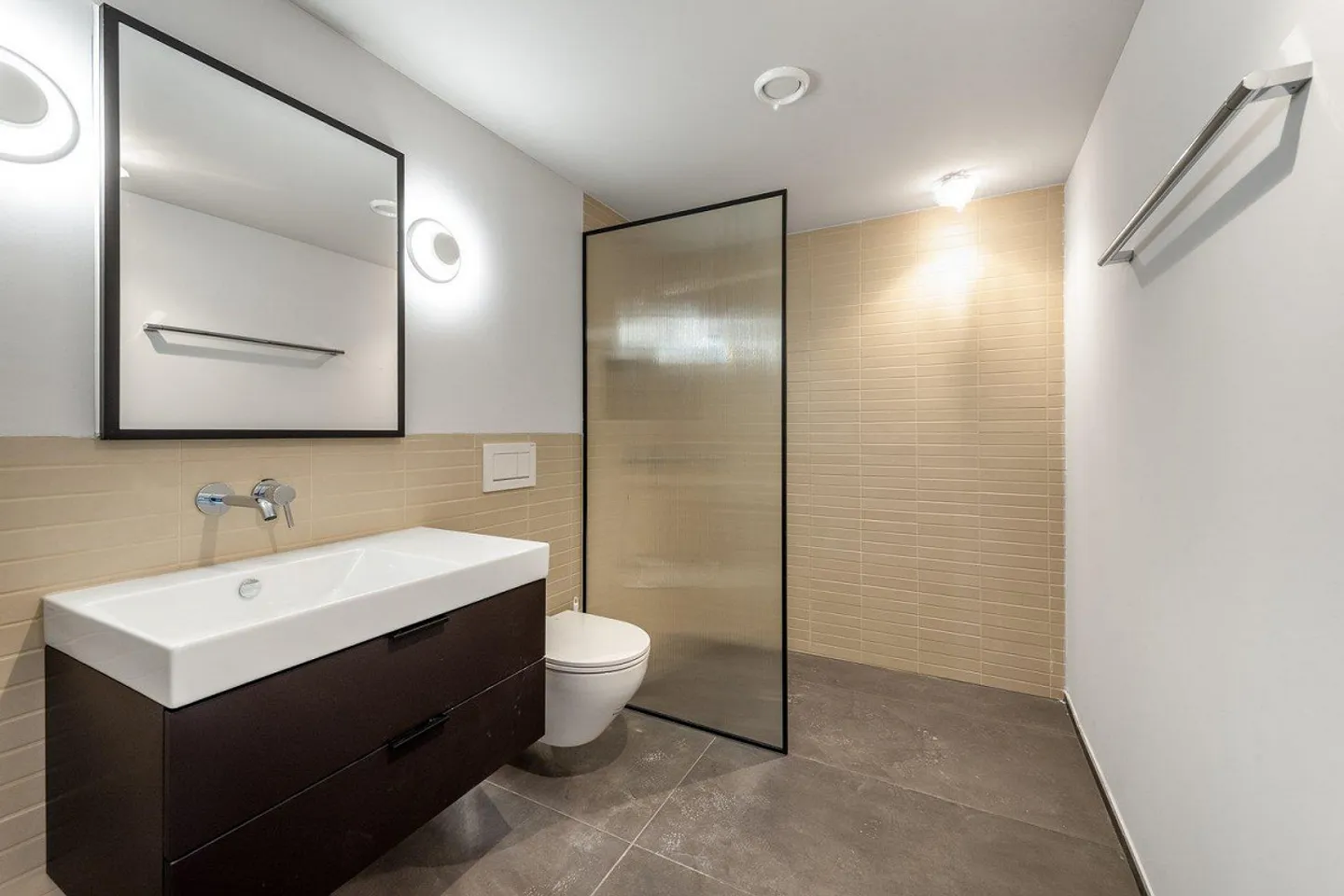 Charme de la vieille ville et confort de construction neuve : vos nouveaux locaux de pratique - Photo 5 sur 8