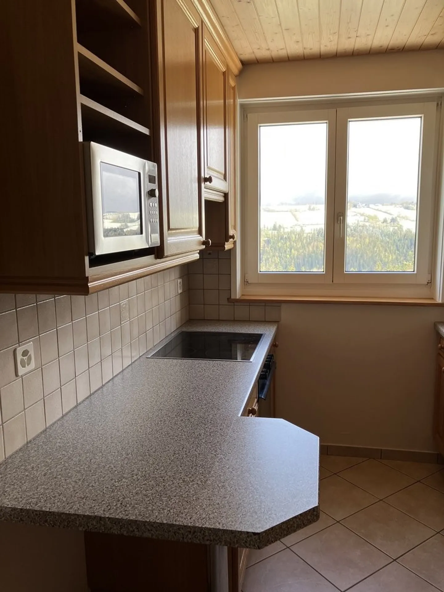 2 CAMERE IN UNA BELLA PICCOLA CASA - Foto 2 di 9