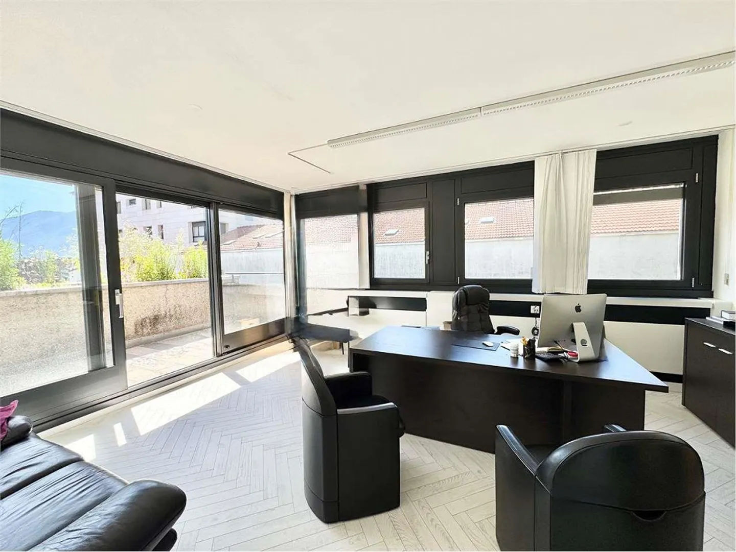 Elegant bright office of 4.5 rooms a few steps from the center of Lugano - Photo 8 of 10