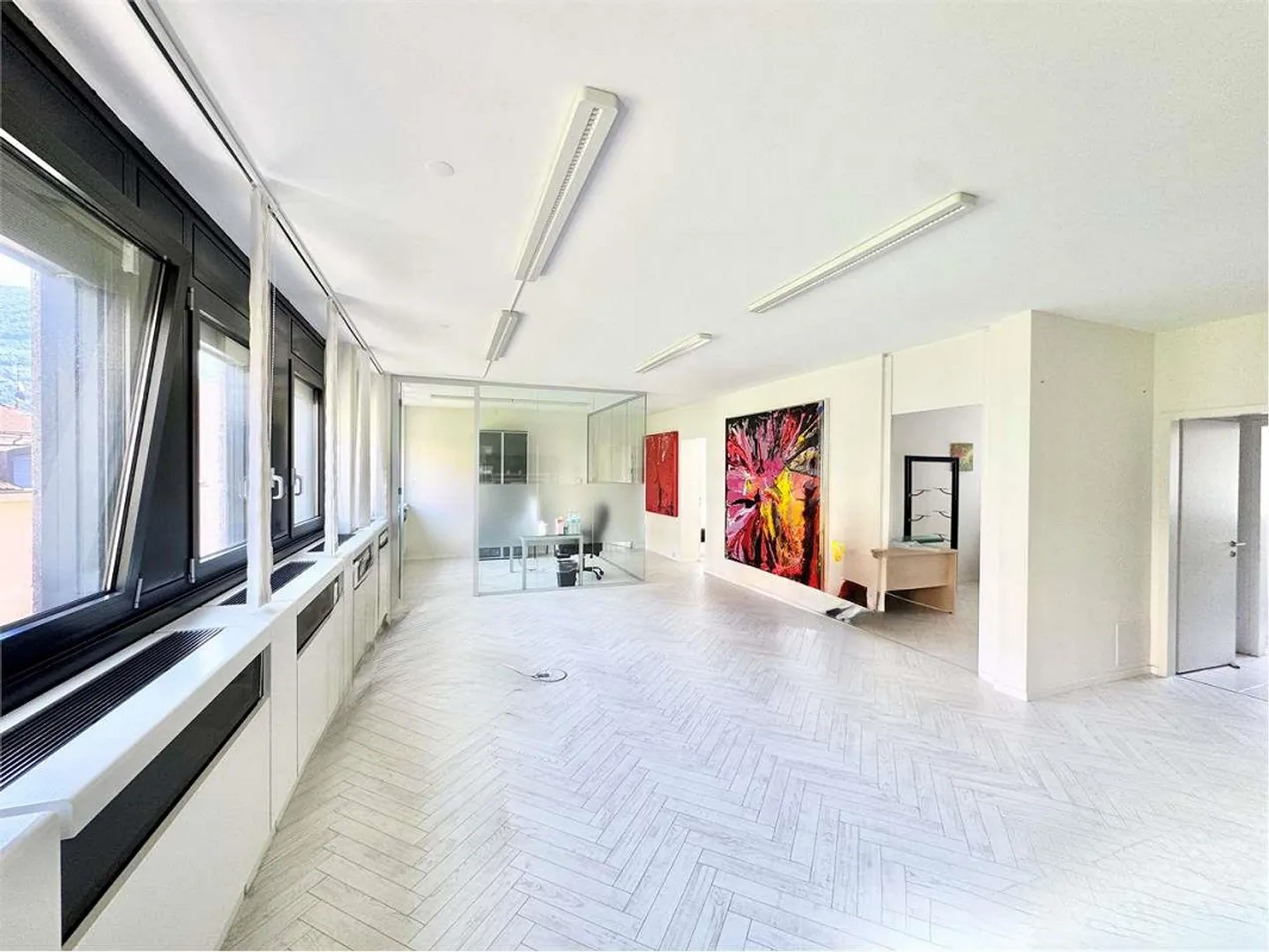 Elegant bright office of 4.5 rooms a few steps from the center of Lugano - Photo 1 of 10