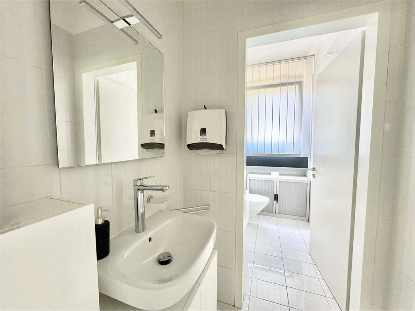 Elegant bright office of 4.5 rooms a few steps from the center of Lugano - Photo 10 of 10