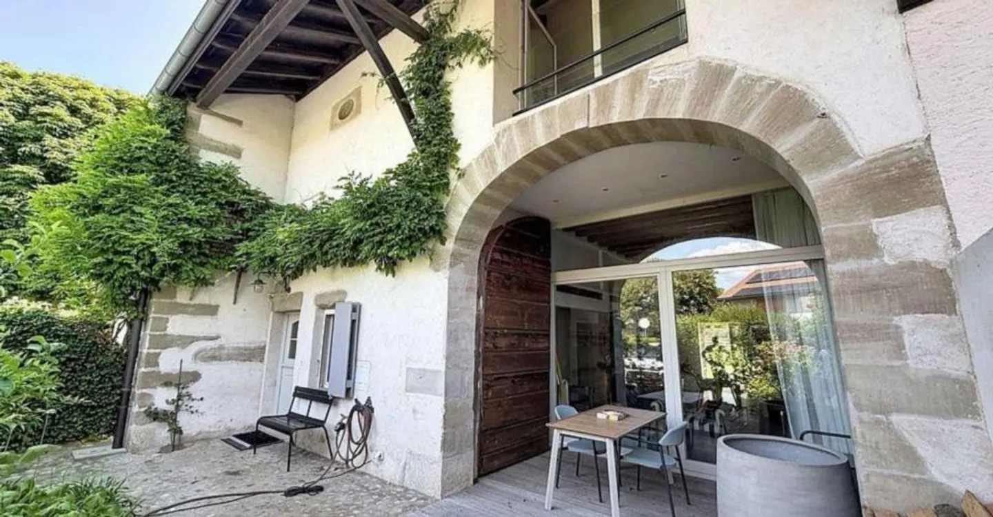 Maison villageoise de 7,5 pièces avec jardin à Aire-la-Ville - Foto 1 von 11