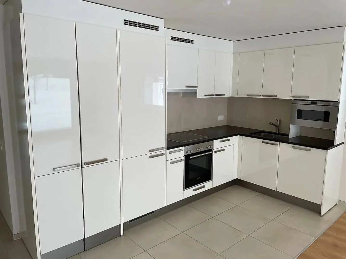 3,5-Zimmer-Wohnung mit großem Garten für 2500fr - Foto 2 von 5