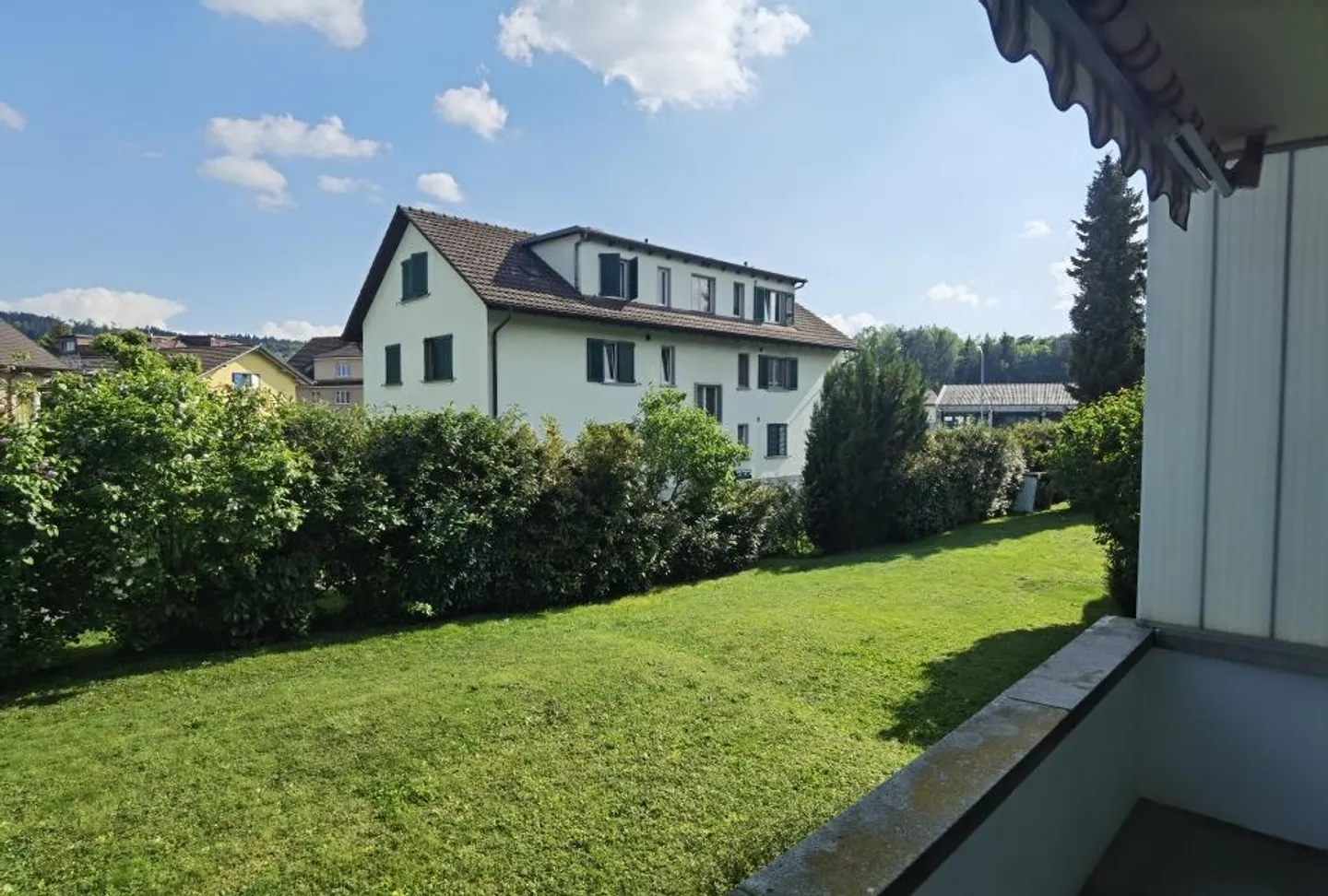 Appartamento affascinante con 3 camere in una posizione tranquilla a Brügg BE - Foto 1 di 9