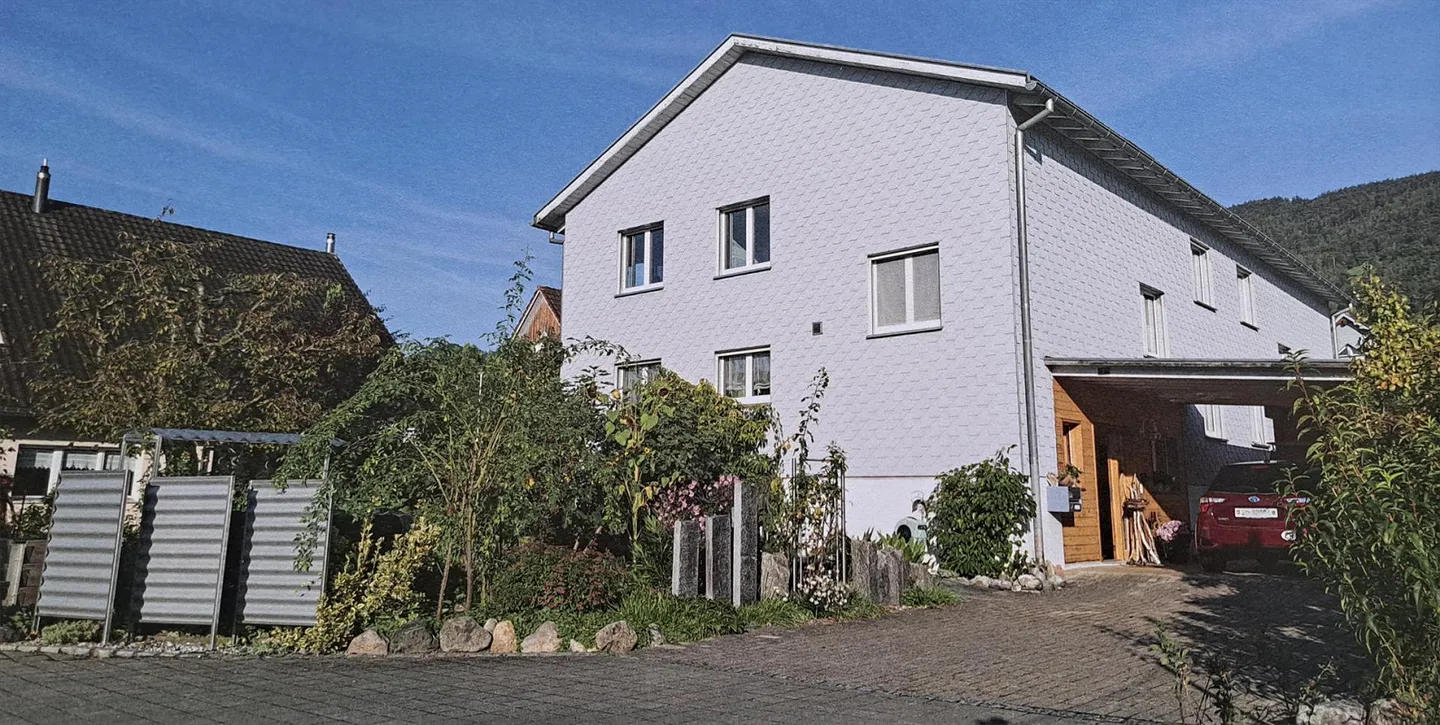 7 1/2-Zimmer-Doppeleinfamilienhaus mit Wintergarten und Carport - Foto 1 von 7