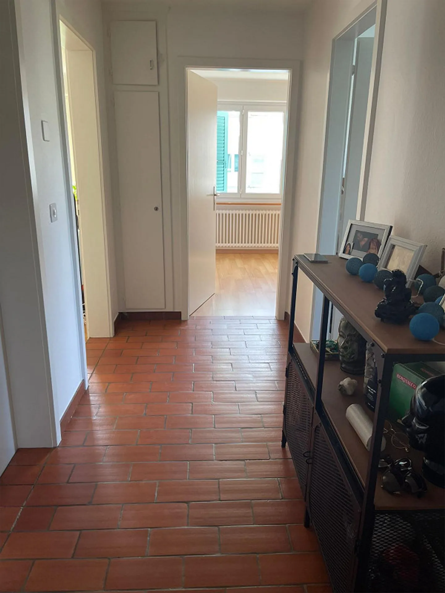 Appartamento affascinante con 3 camere in una posizione tranquilla a Brügg BE - Foto 2 di 9