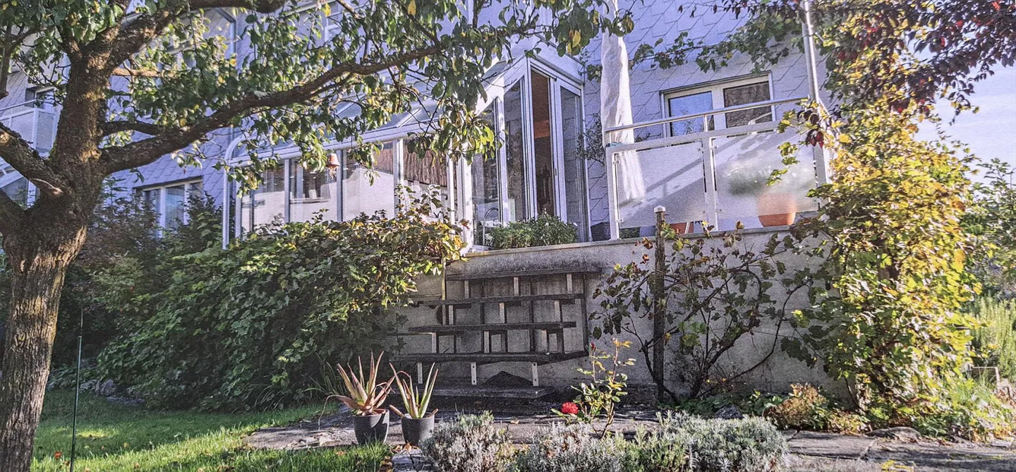 7 1/2-Zimmer-Doppeleinfamilienhaus mit Wintergarten und Carport - Foto 3 von 7