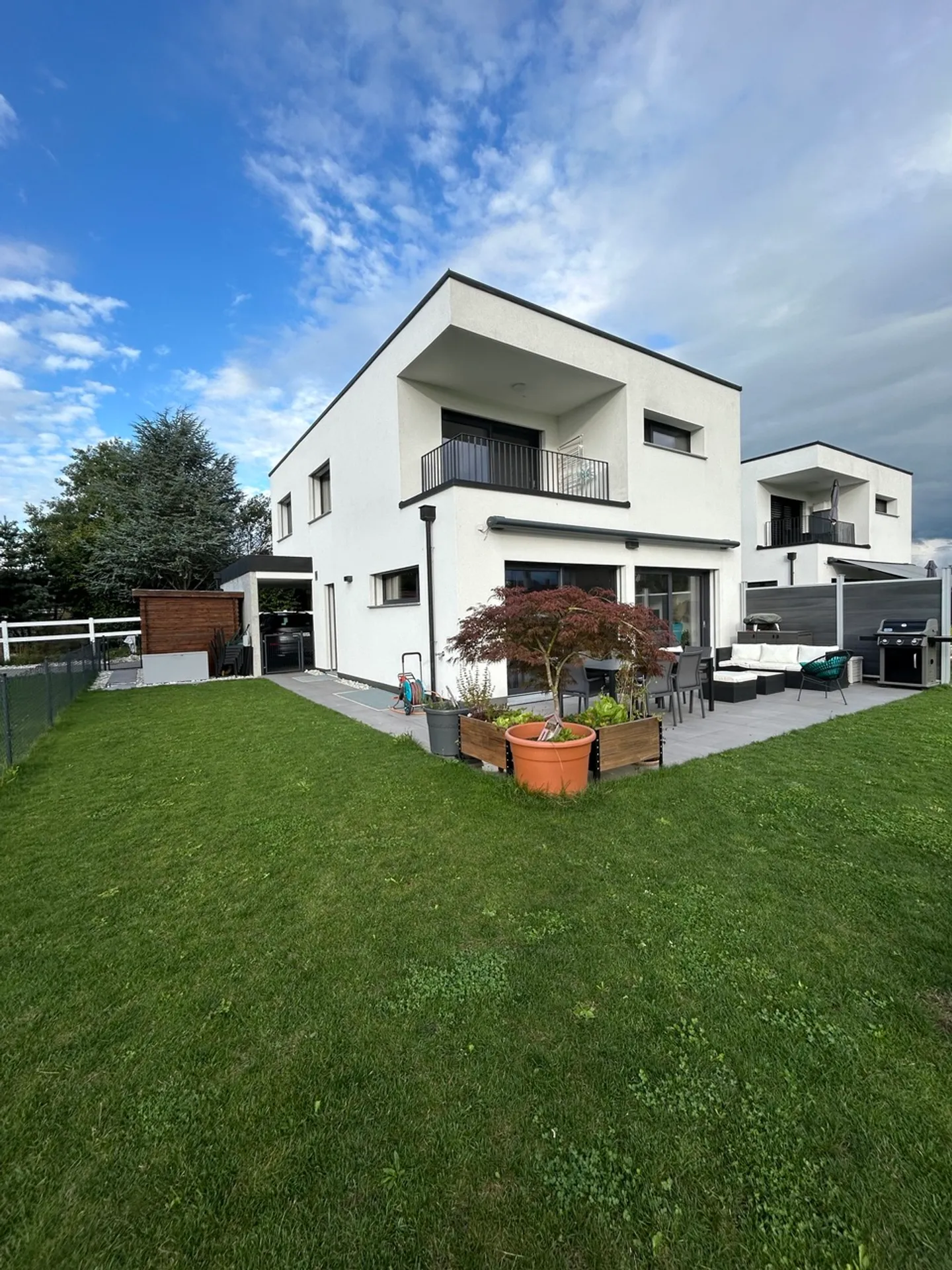 Villa recente luminosa e funzionale, lontana dalla strada - Foto 1 di 7